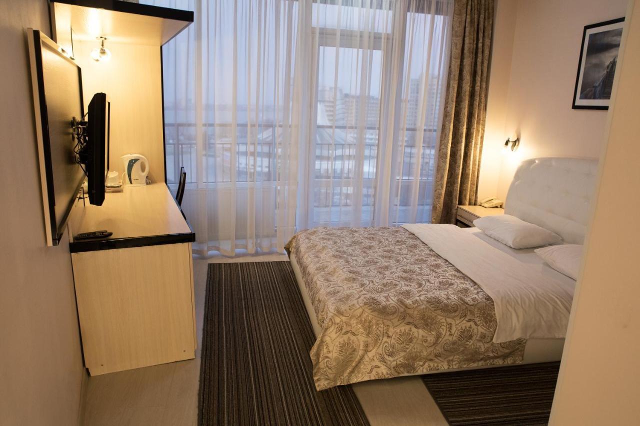 Staybridge Mini-Hotel In Most City Panoramic River View Dnyipropetrovszk Kültér fotó