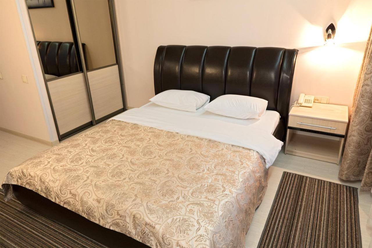 Staybridge Mini-Hotel In Most City Panoramic River View Dnyipropetrovszk Kültér fotó